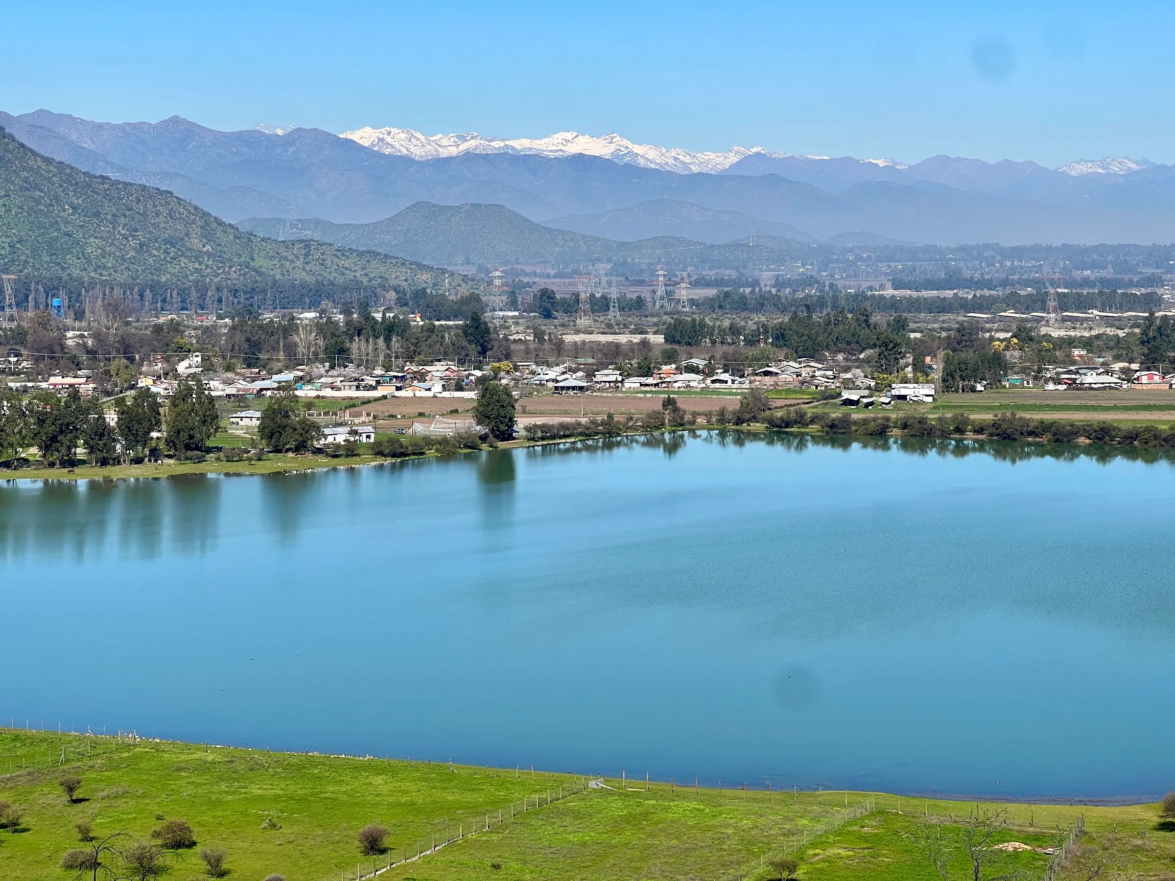 Laguna de Chada con la cordillera nevada de fondo